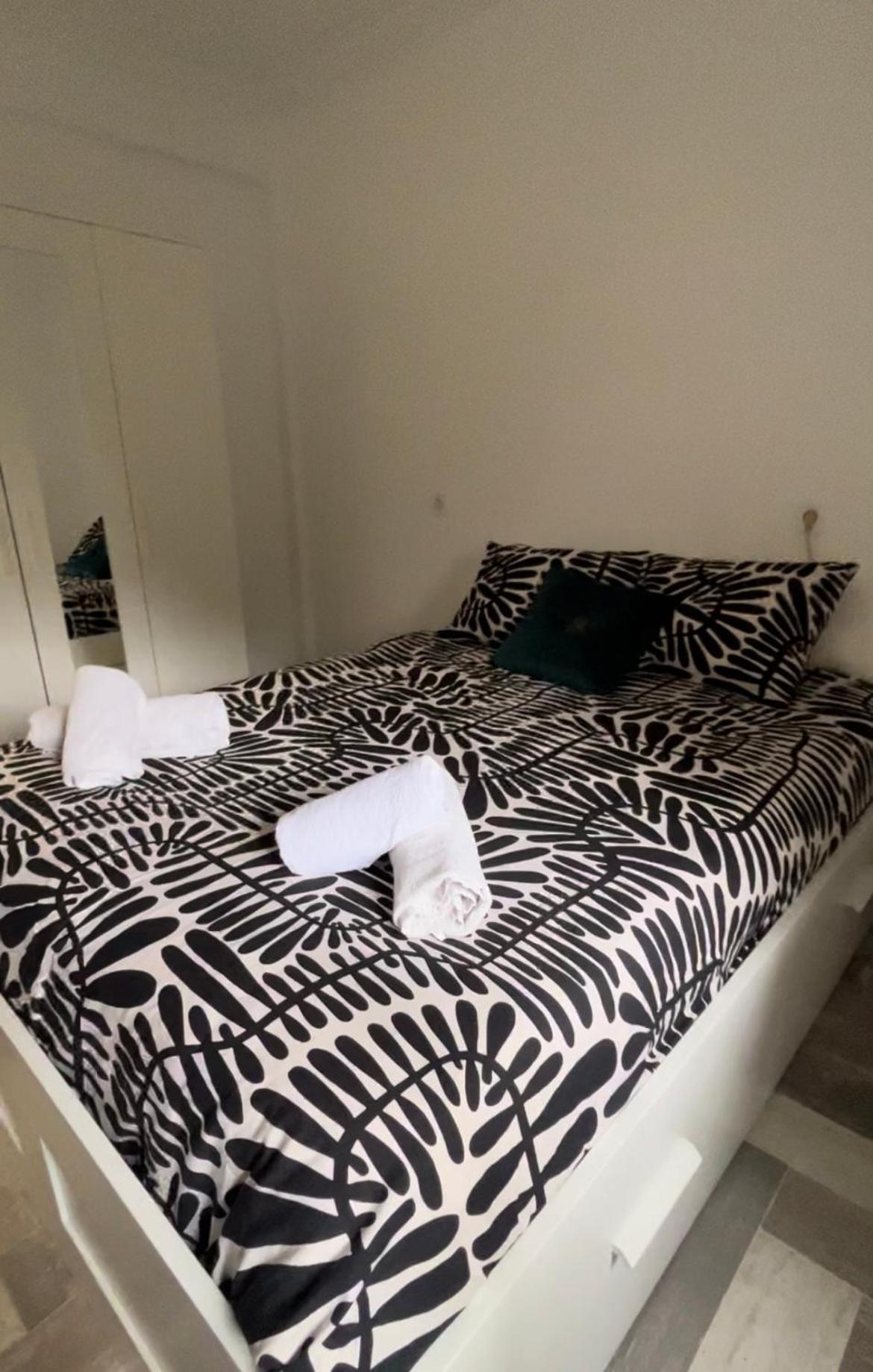 Lovely Rooms En Piso Compartido 塞维利亚 外观 照片